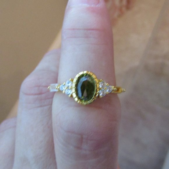 14K gold over silver Vintage Peridot Ring, size 7, missing one stone - Picture 1 of 5